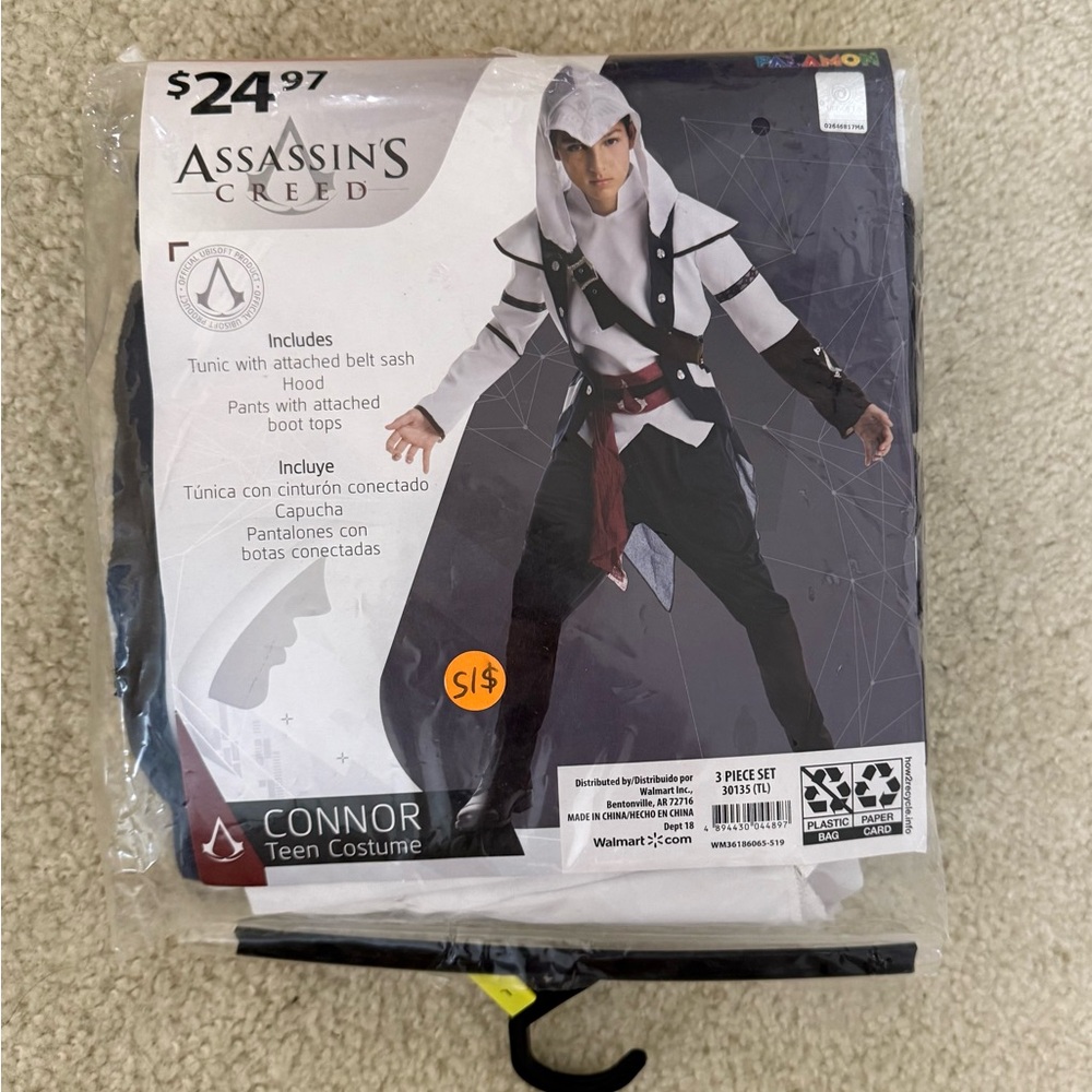 3-piece Assassin’s Creed Costume, size Teen Large